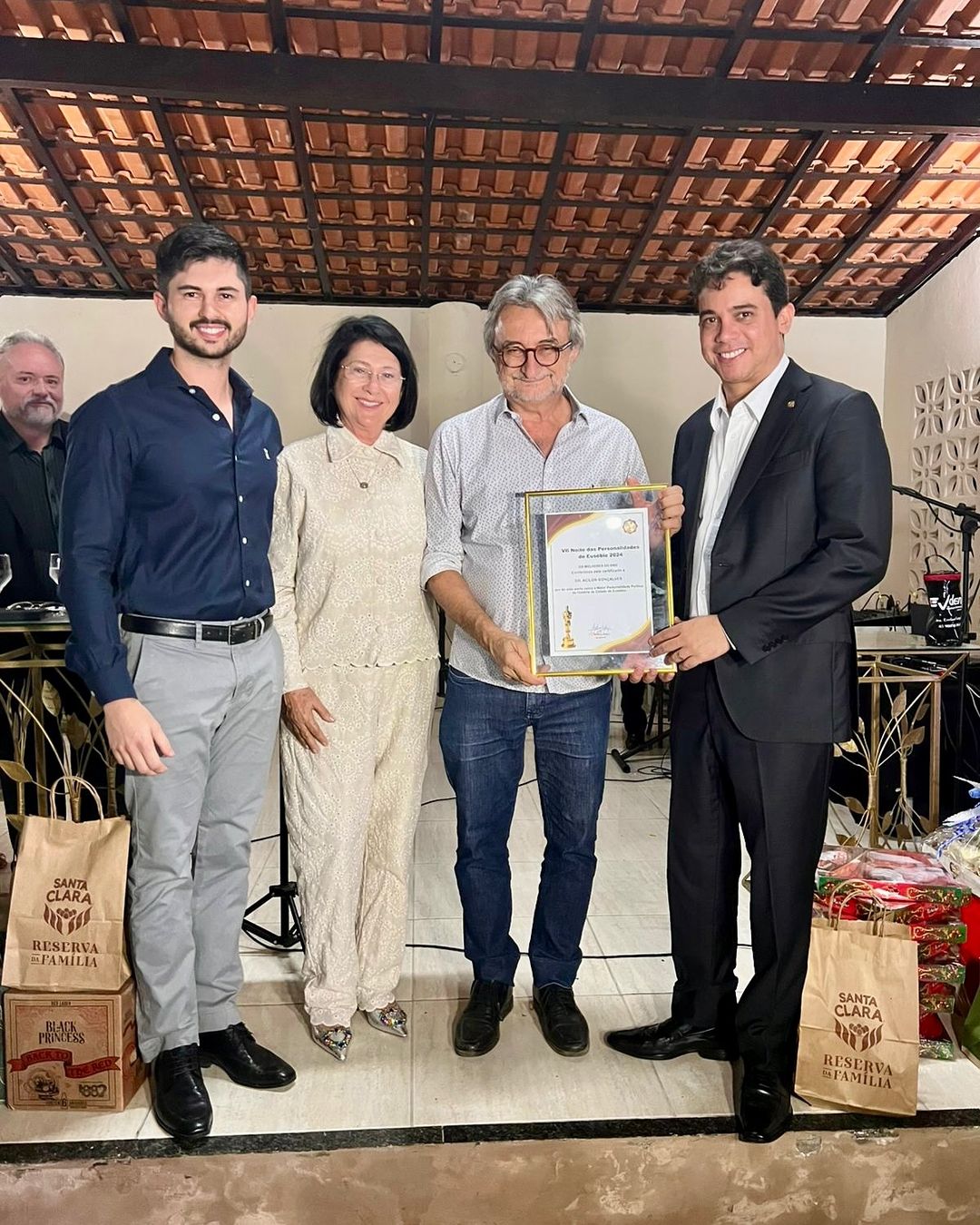 Junior Mano Recebe Prêmio de Destaque Político Federal em Reconhecimento ao Seu Trabalho por Eusébio