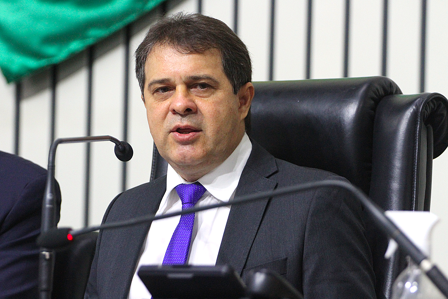 Evandro descarta retroativo a servidores